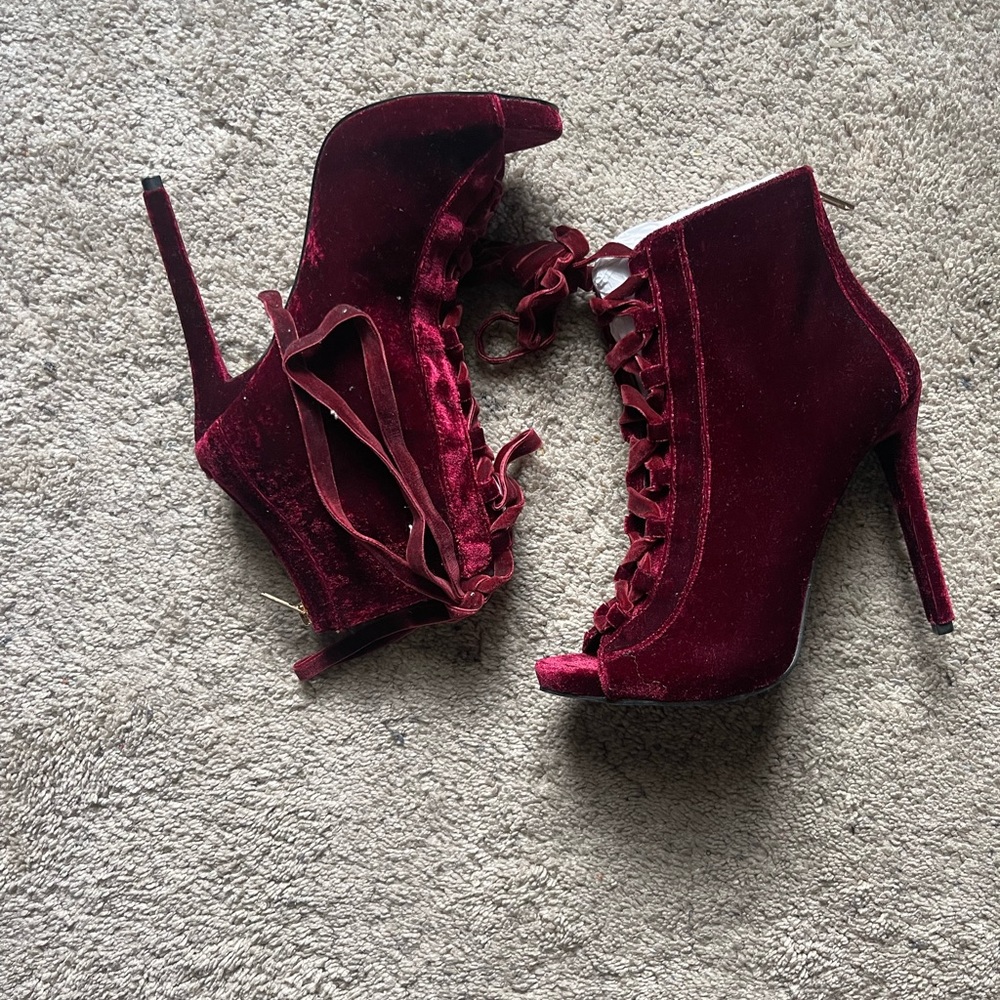 Heels - Picture 3 of 3